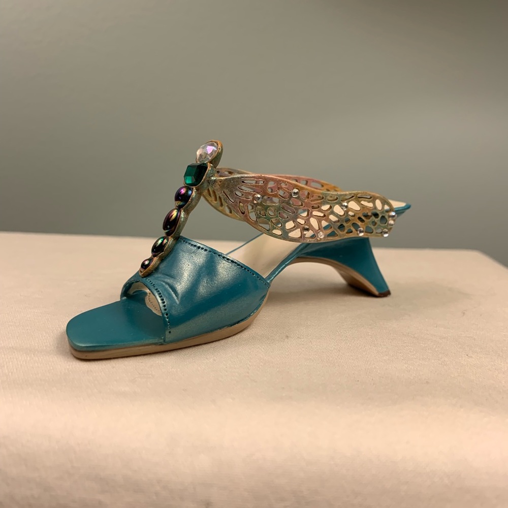 Just The Right Shoe Passion’s Flame  collectible. For display only.